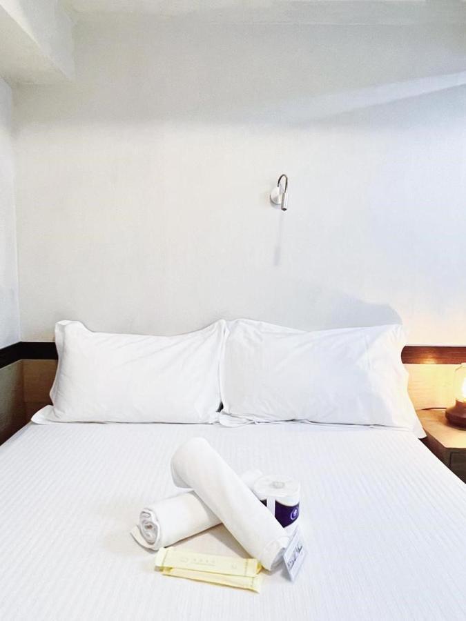 Island Inn Цзюлун Экстерьер фото